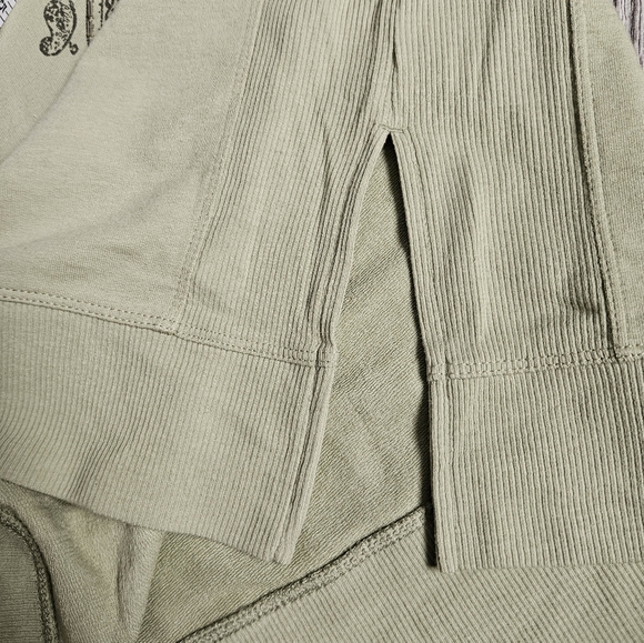 Chico's Zenergy Beaded Paisley Rib-Trim Olive Tunic Size 4/6 - Picture 4 of 9